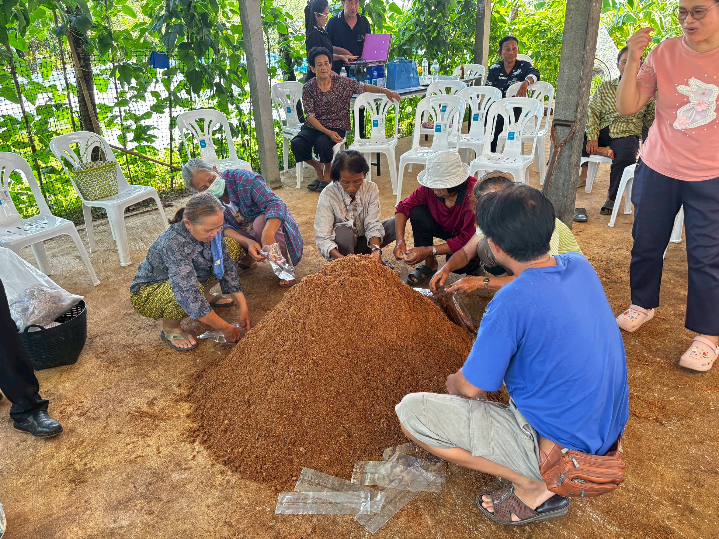 title - อบรม “การสร้างอาชีพในการบริหารจัดการเศษวัสดุเหลือใช้ทางการเกษตรเพื่อเพิ่มมูลค่าเป็นมิตรกับสิ่งแวดล้อม” 